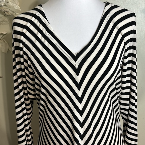 CHICO’S TRAVELERS STRIPE TOP - Picture 2 of 5